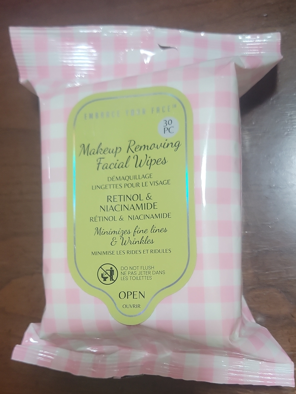 Embrace your face makeup removing wipes with retinol and niacinamide